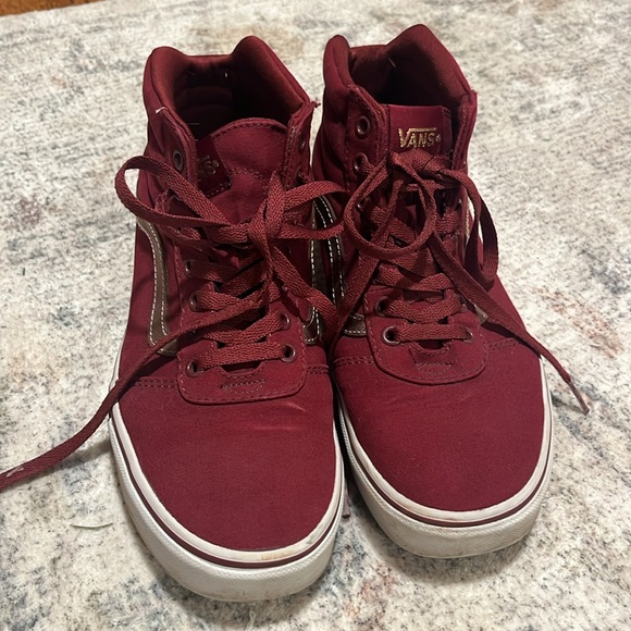 Vans Sk8 Women’s High Top Sneakers in Maroon with Rose Gold Detail - Picture 2 of 4